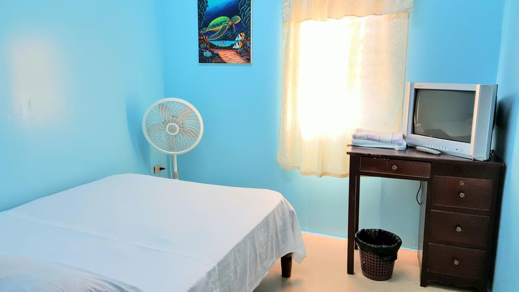 Sea Breeze Guest House Belize City Exterior photo