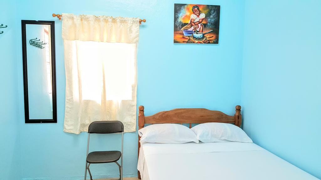 Sea Breeze Guest House Belize City Exterior photo
